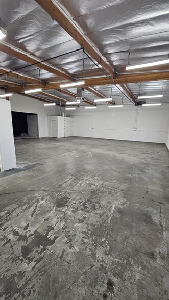 More Photos Of 9410 De Soto Ave, Chatsworth Manufacturing For Lease