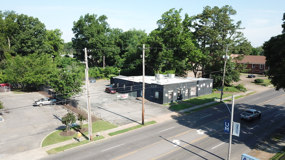 Primary Photo Of 707 S Highland St, Memphis Storefront For Sale