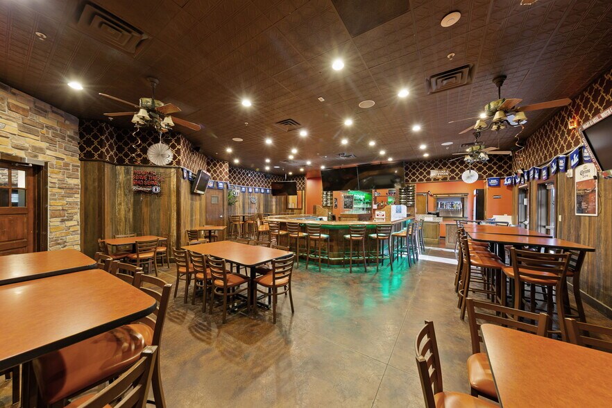 More Photos Of 2400 N Town Center Dr, Washington Restaurant For Sale