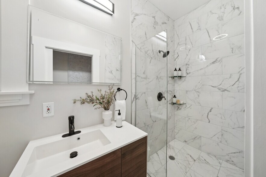 More Photos Of 17-19 Card Aly, San Francisco Apartments For Sale