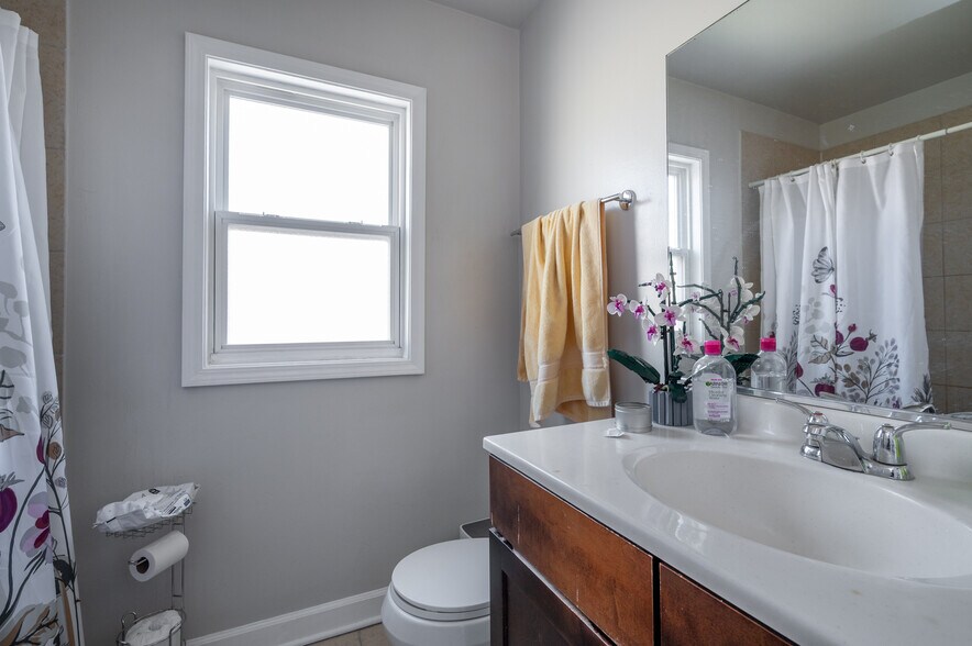 More Photos Of 6435-6443 N Damen Ave, Chicago Apartments For Sale