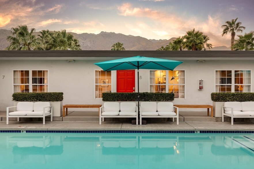 More Photos Of 111 S Via Las Palmas, Palm Springs Hotel For Sale