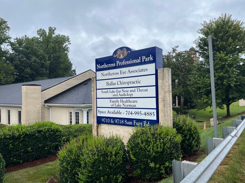 More Photos Of 9710-9718 Sam Furr Rd, Huntersville Medical For Lease