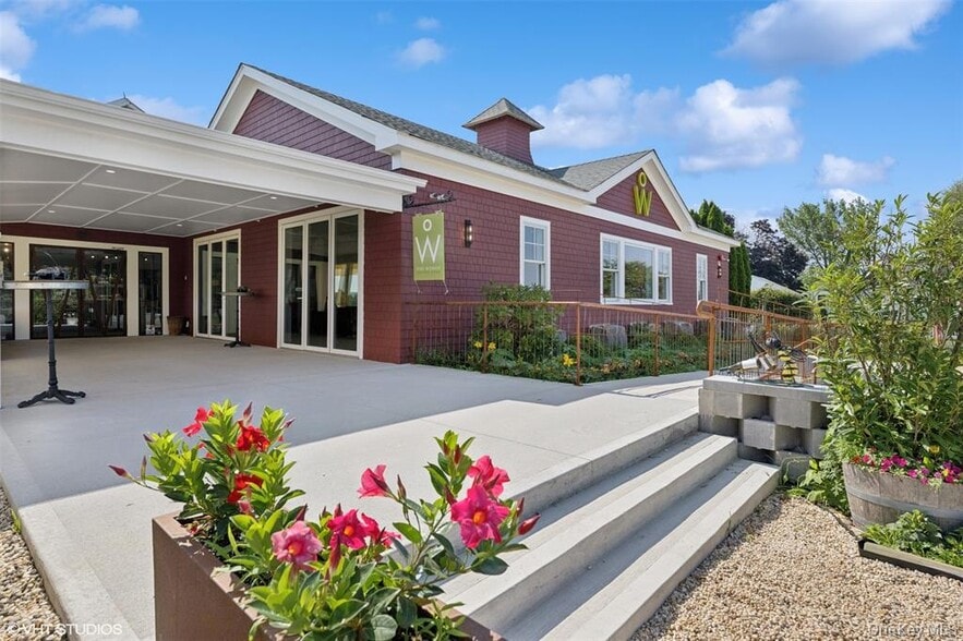 Primary Photo Of 5195 Old North Rd, Southold Winery Vineyard For Sale