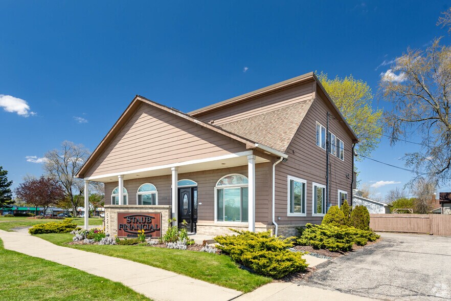 Primary Photo Of 5280 Dixie Hwy, Waterford Medical For Lease