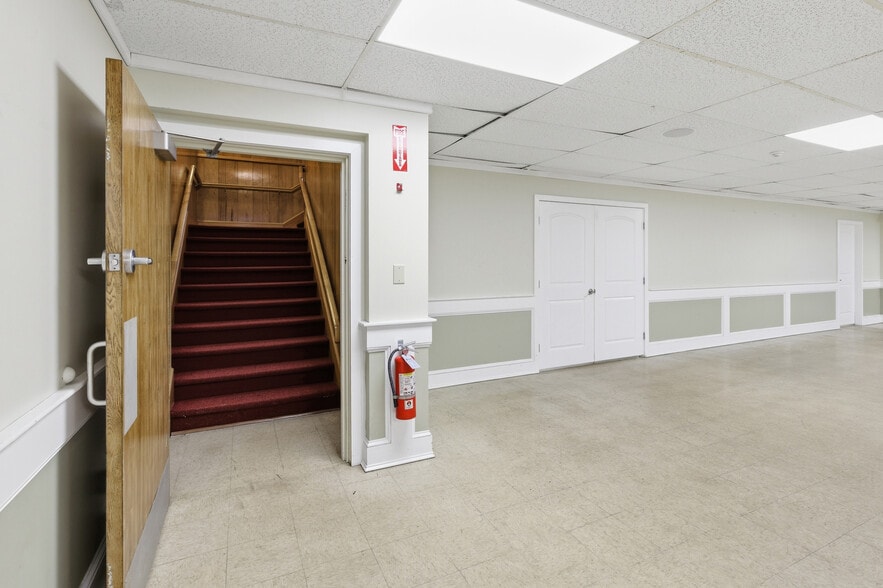 More Photos Of 81 Sprague St, Portsmouth Specialty For Sale