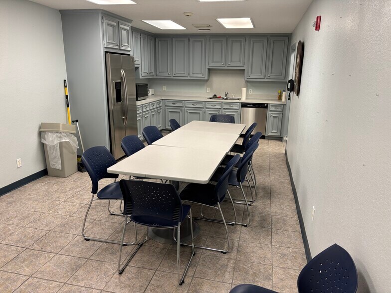 More Photos Of 3223 Trebor St, Pasadena Distribution For Lease