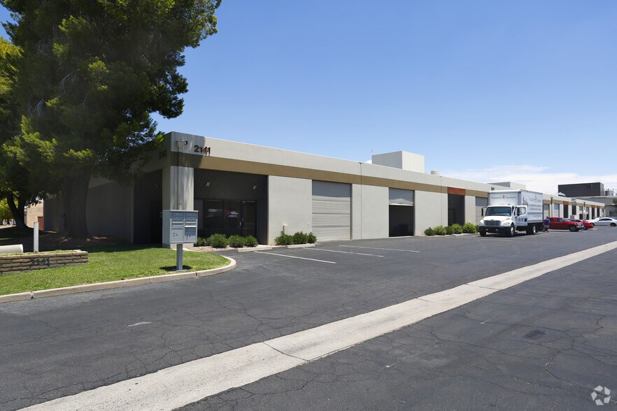 More Photos Of 2141 S Industrial Park Ave, Tempe Warehouse For Lease
