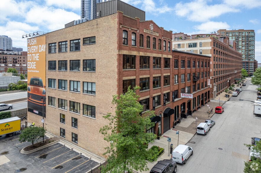 More Photos Of 401 W Ontario St, Chicago Loft Creative Space For Sale