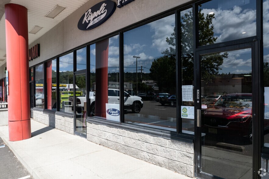 More Photos Of 1103 Goffle Rd, Hawthorne Storefront For Lease