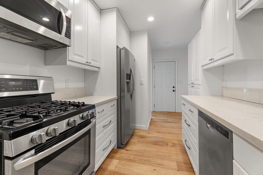 More Photos Of 22 28th Ave, Venice Apartments For Sale