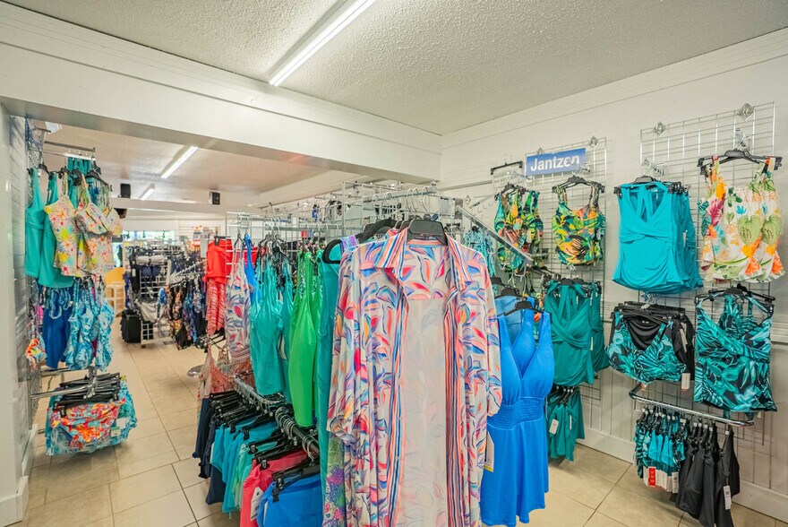 More Photos Of 8 Sunset Hills Ct, Sunrise Beach Storefront For Sale