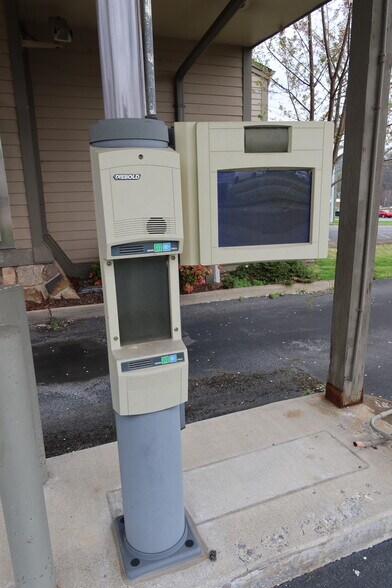 More Photos Of 3269 Highway 126, Blountville Bank For Sale