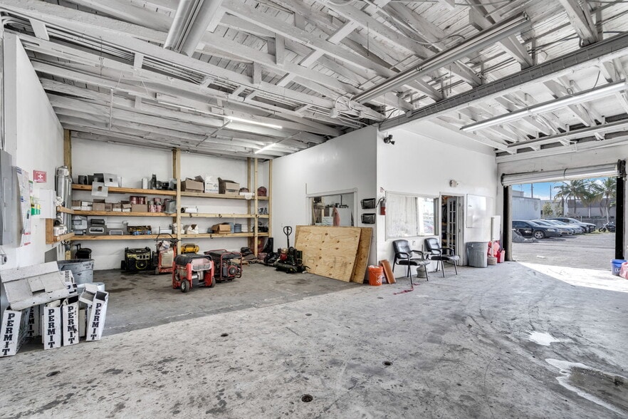 More Photos Of 921 N 21st Ave, Hollywood Service For Lease