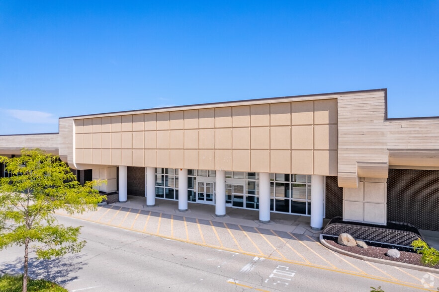 More Photos Of 9124-9200 N Green Bay Ave, Brown Deer Storefront For Lease