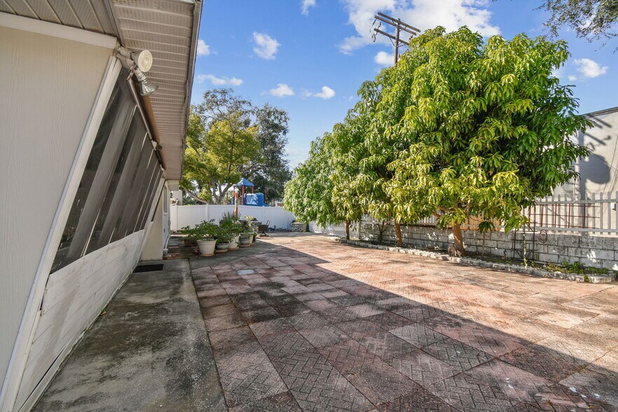 More Photos Of 4315 W Fair Oaks Ave, Tampa Office Residential For Sale
