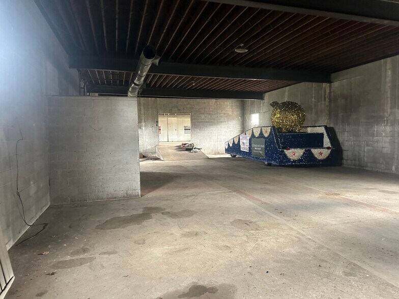 More Photos Of 57582 N Main St, Three Rivers Flex For Lease