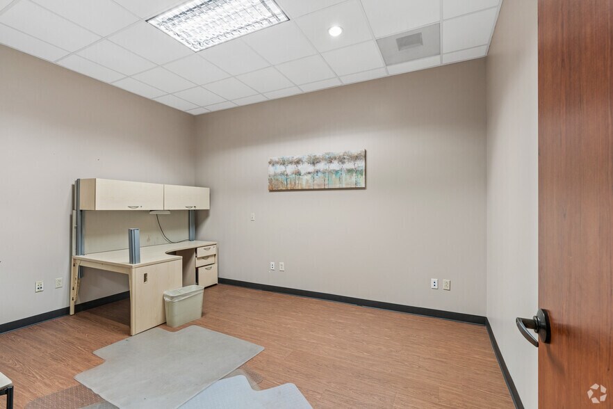 More Photos Of 17030 Red Oak Dr, Houston Medical For Sale