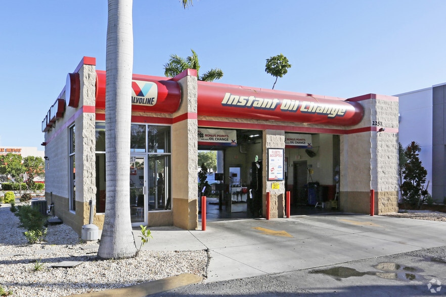 More Photos Of 2251 Pine Ridge Rd, Naples Unknown For Lease