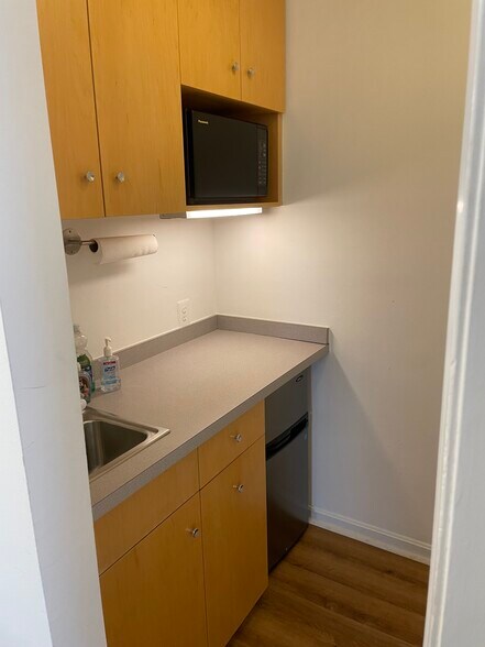 More Photos Of 2106 Gallows Rd, Vienna Office For Lease