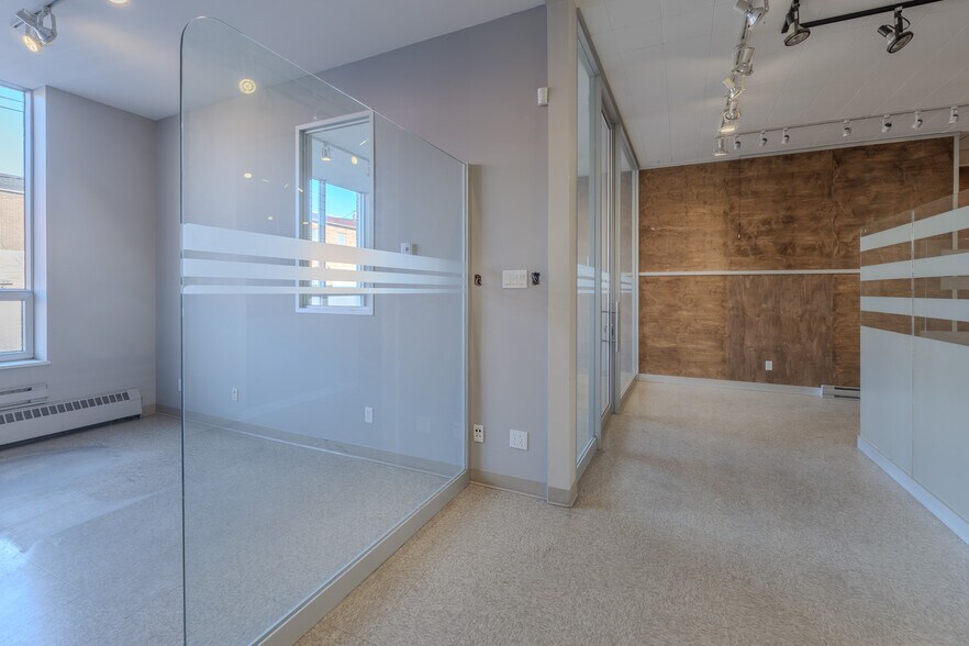 More Photos Of 8540 Av 10e, Montréal Warehouse For Sale