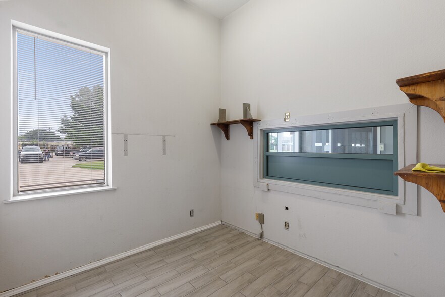 More Photos Of 310 Gautney St, Garland Light Manufacturing For Sale