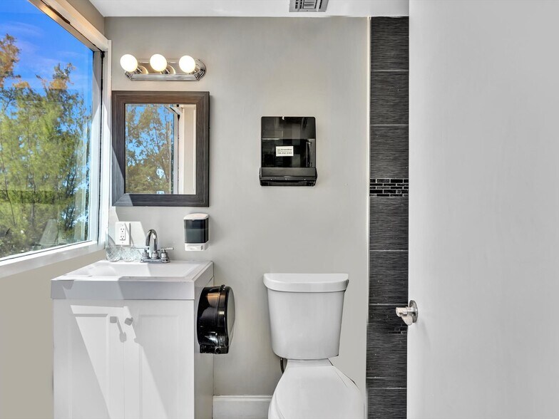 More Photos Of 6175 NW 153rd St, Miami Lakes Medical For Lease