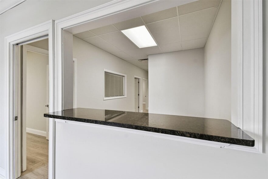 More Photos Of 5404 Hoover Blvd, Tampa Medical For Sale