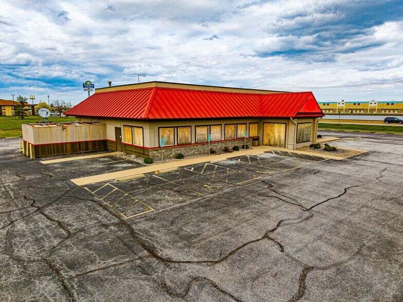 More Photos Of 4111 Timberlake Dr, Pontoon Beach Restaurant For Sale