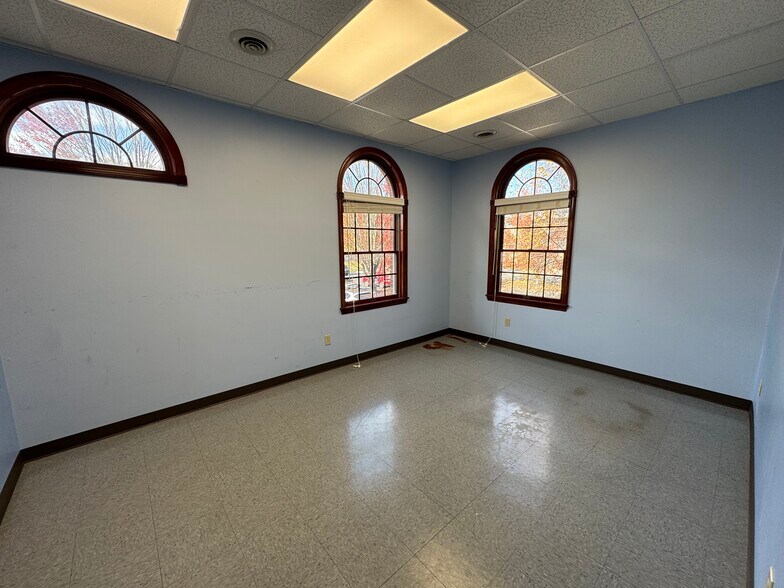 More Photos Of 514 Pellis Rd, Greensburg Medical For Lease