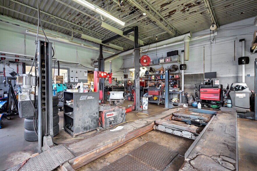 More Photos Of 3166 Ashby Rd, Saint Ann Auto Repair For Sale