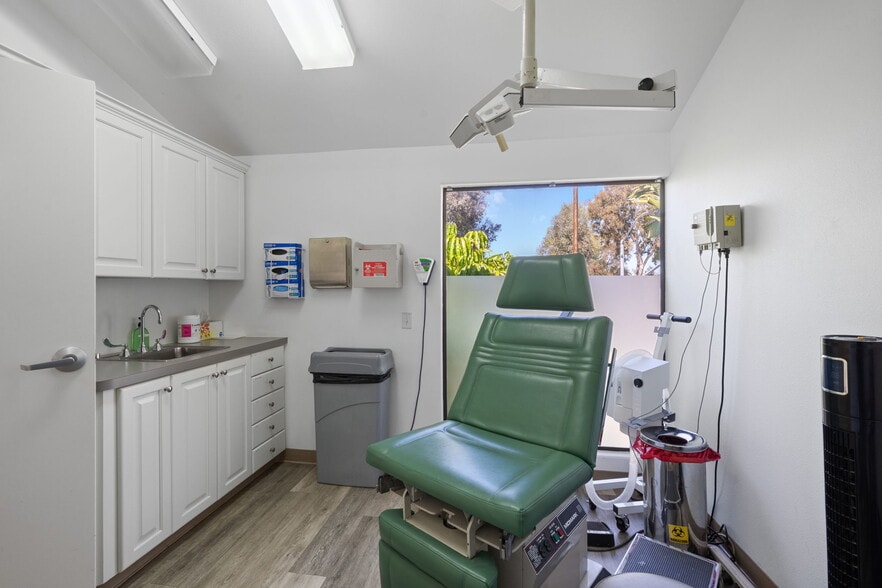 More Photos Of 2802 Pacific Coast Hwy, Torrance Medical For Sale