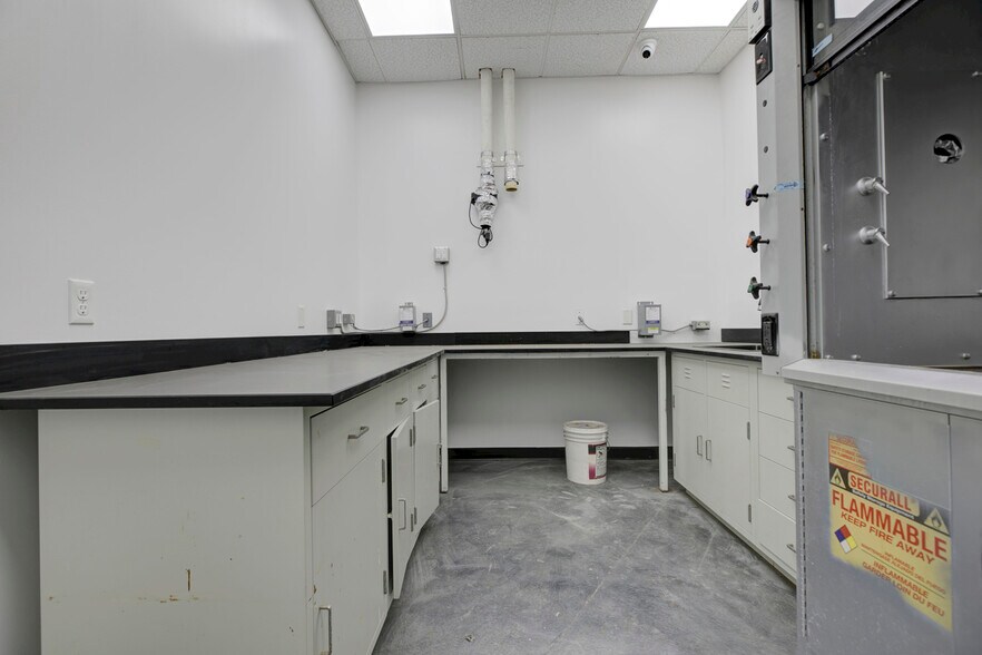 More Photos Of 18417 Bryant St, Northridge Service For Sale