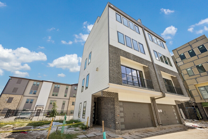 More Photos Of 5821 Winsome Ln, Houston Apartments For Sale