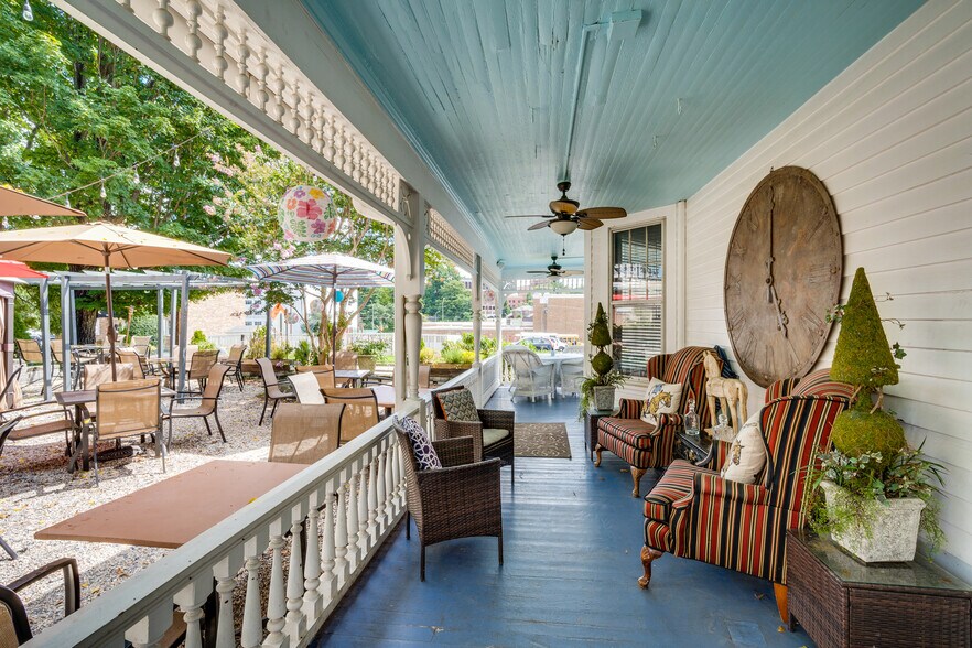 More Photos Of 412 6th St, Bristol Restaurant For Sale