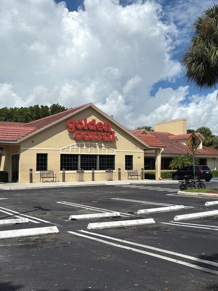 Primary Photo Of 389 Winchester Park Blvd, Boynton Beach Restaurant For Sale