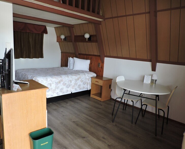 More Photos Of 581 John Long Rd, Oakland Hotel For Sale