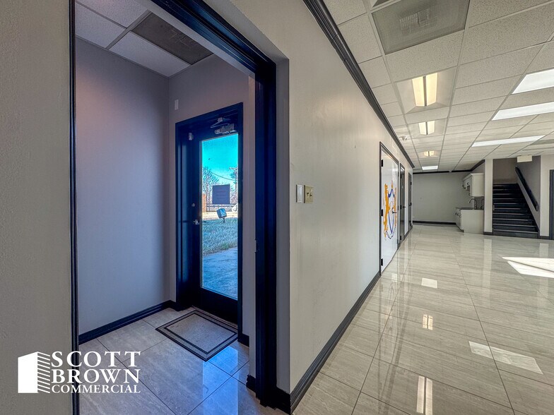 More Photos Of 1001 S Interstate 35 E, Denton Storefront Retail Office For Lease