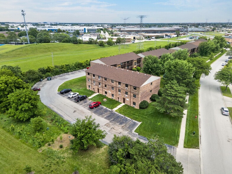 More Photos Of 450 Perrie Dr, Elk Grove Village Apartments For Sale