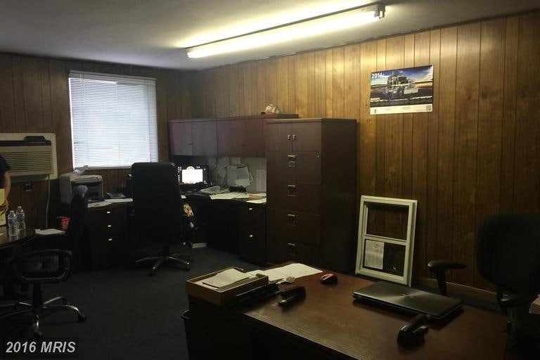 More Photos Of 5200-5300 Minnick Rd, Laurel Light Distribution For Lease