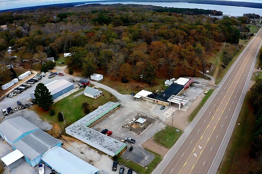 Primary Photo Of 15555 Highway 79 N, Buchanan Service Station For Sale