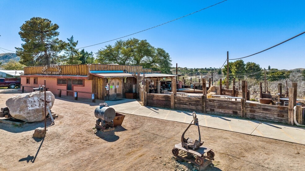 More Photos Of 1200 N Jefferson Dr, Oracle Bar For Sale