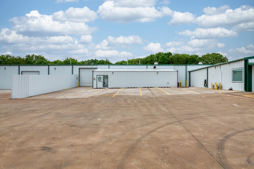 More Photos Of 3100 E Highway 199, Springtown Warehouse For Lease