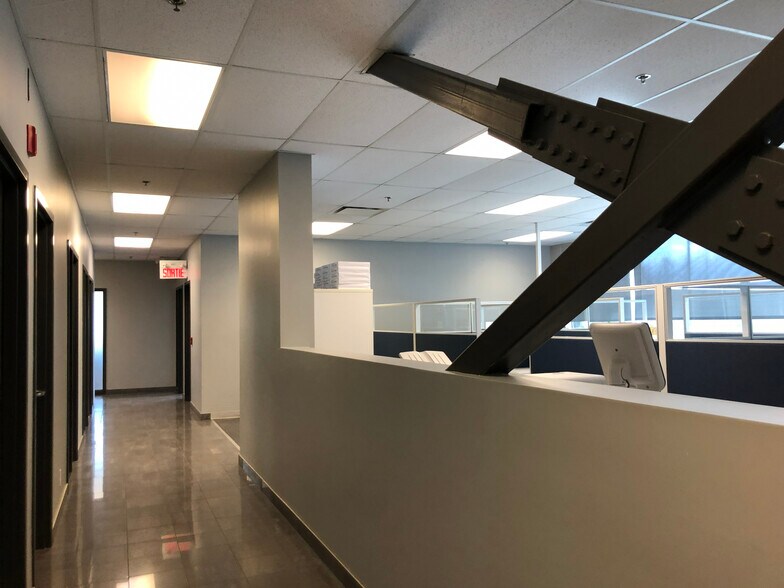 More Photos Of 20700 Rte Transcanadienne, Montréal Warehouse For Sale