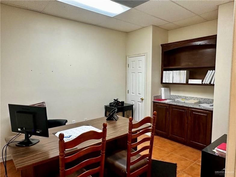 More Photos Of 412 Palmview Commercial Dr, Palmview Office For Sale