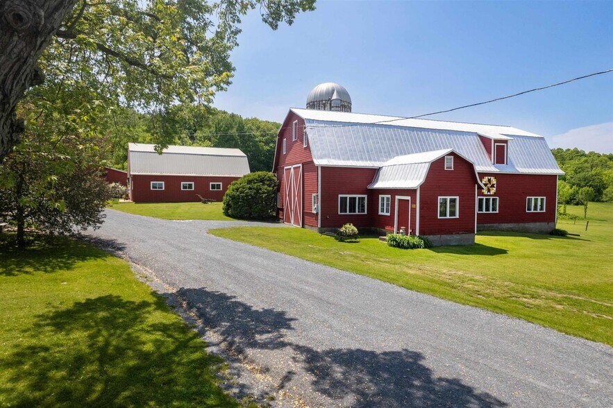 More Photos Of 640 Orchard Dr, Bridport Flex For Sale