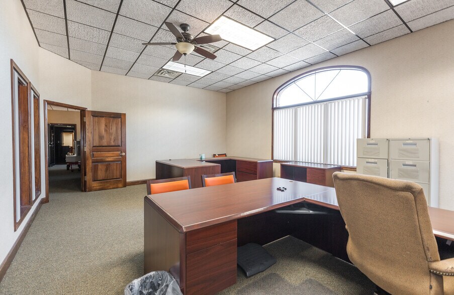 More Photos Of 216 W 2nd St, Dixon Bank For Sale