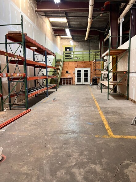 More Photos Of 500 W Orange Blossom Trl, Apopka Manufacturing For Lease