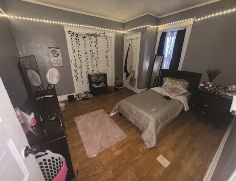 More Photos Of 27-29 Bond St, Hartford Apartments For Sale