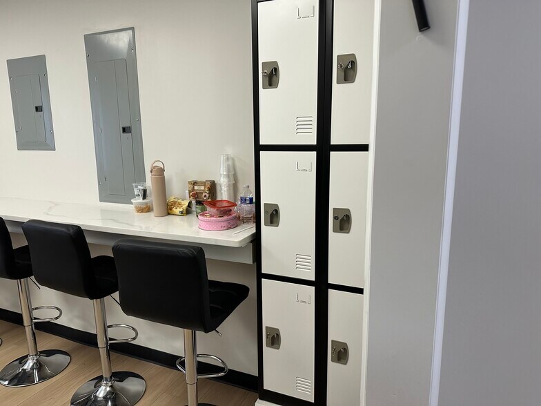 More Photos Of 160 Middle Neck Rd, Great Neck Apartments For Lease